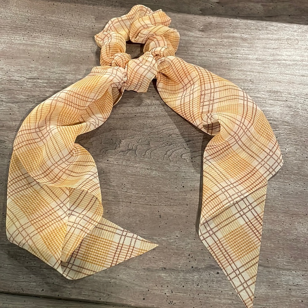 American Eagle hair accessory: scrunchie & ribbon